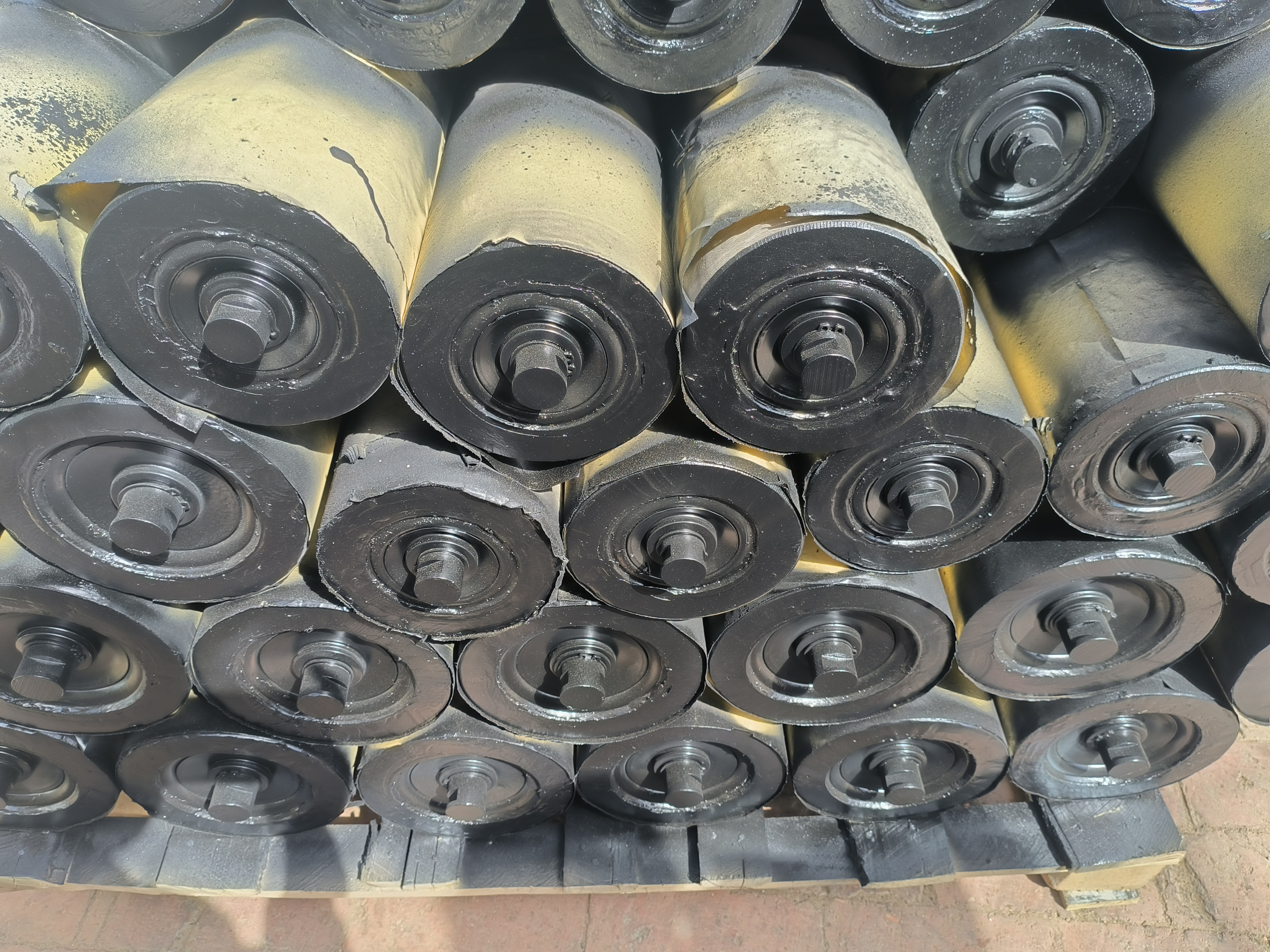 Ceramic Idlers Emerge as the Core Direction for Upgrading Heavy-Duty Belt Conveyors